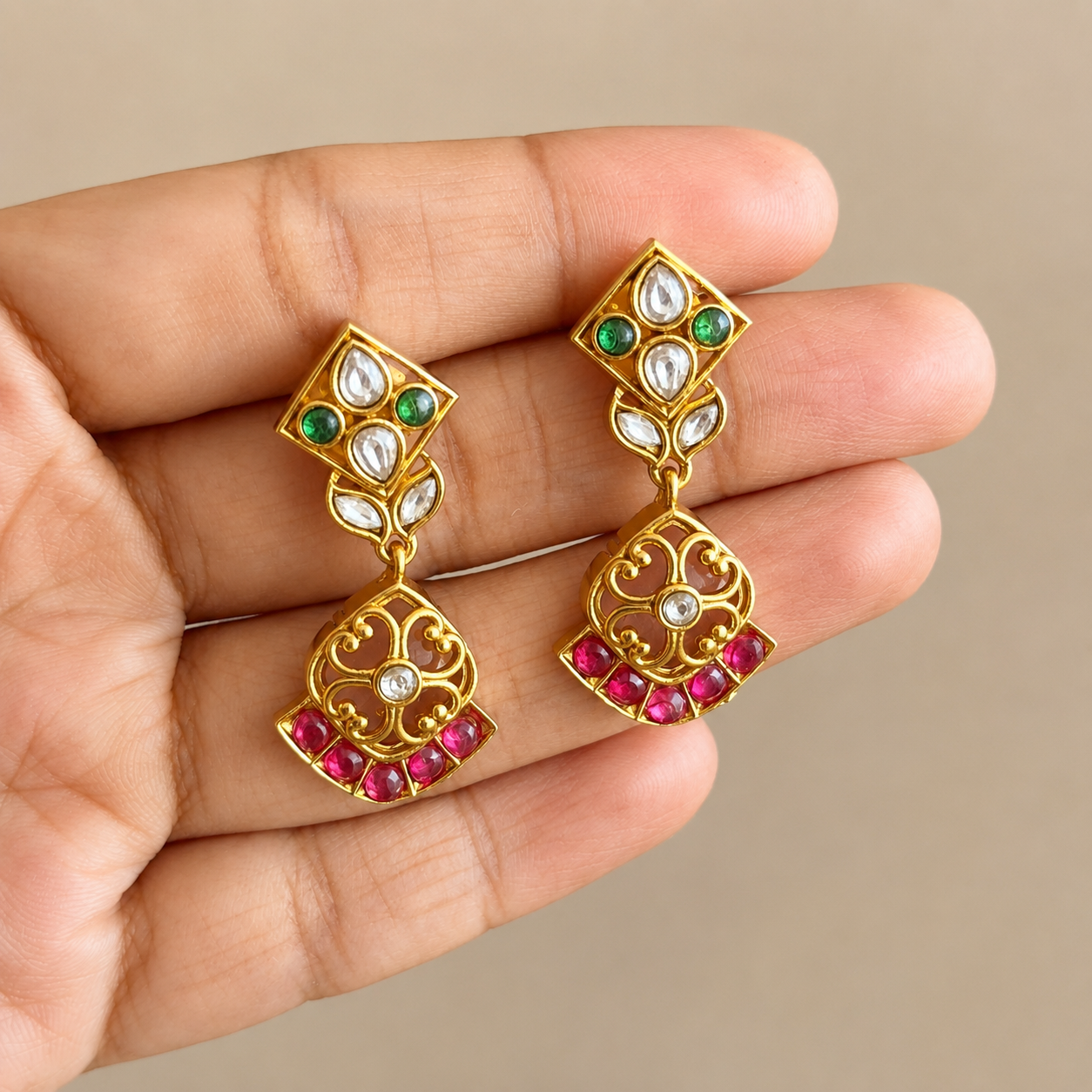 Kundan Diamond-Cut Necklace Set with Earrings