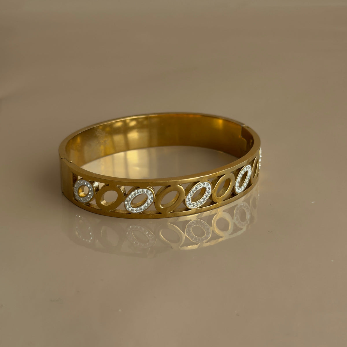 Gold Oval Loop Diamond Clip-On Bracelet