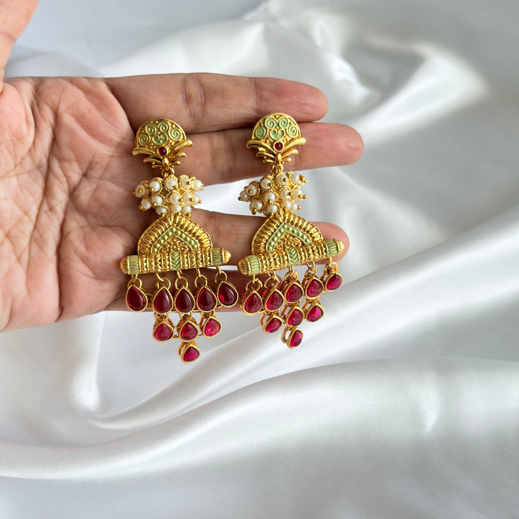 Manikya Mint Pink Pearl Chandeliers